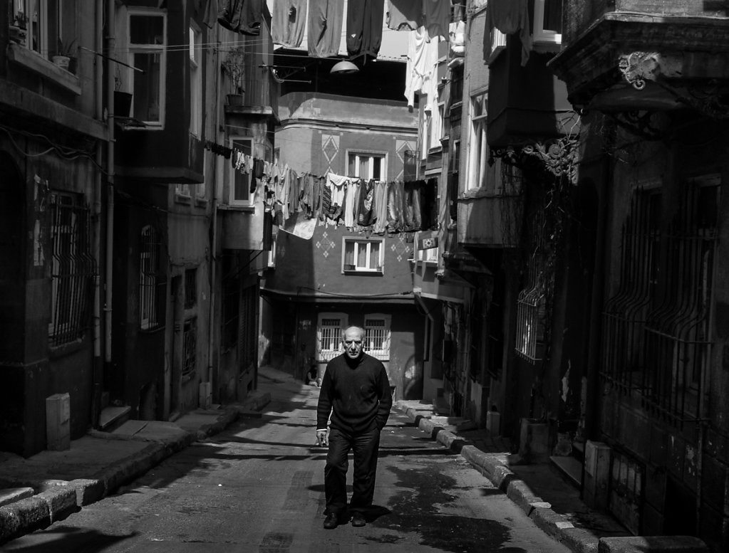 Steppin' out for a smoke, Tarlabaşı - Istanbul