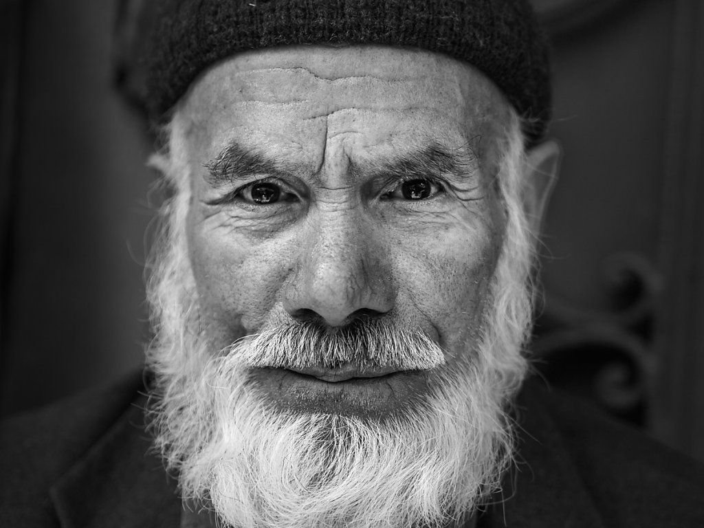 Encounter at Tarlabaşı Market - Istanbul