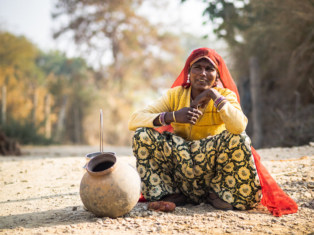 At the public water pipe, Village near Pushkar - Rajasthan