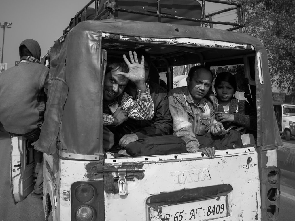 Full Minibus, Varanasi - Uttar Pradesh