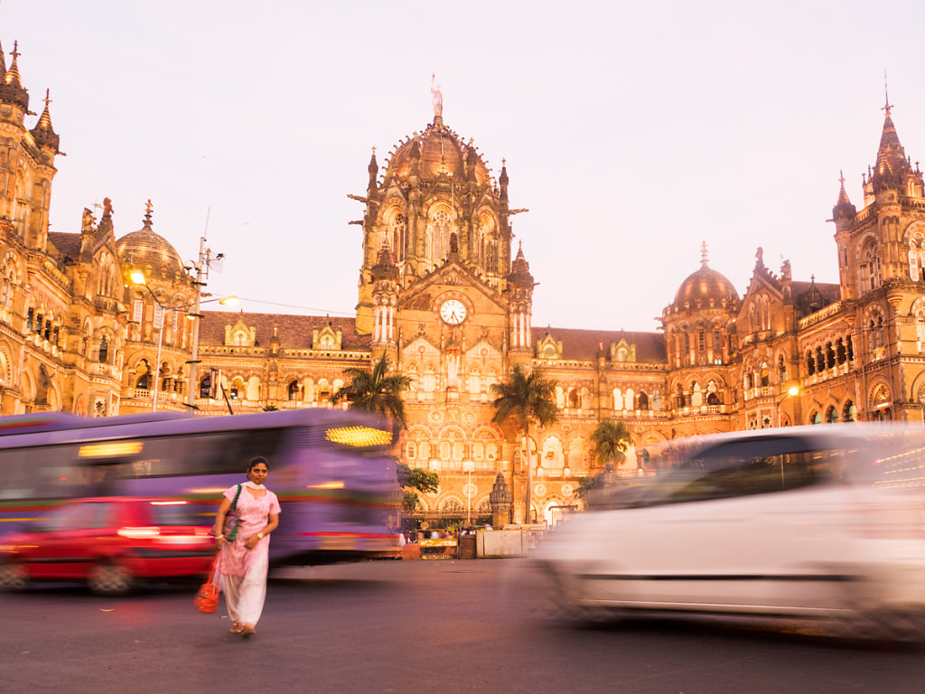 Woman at Chhatrapati Shivaji Terminus, Victoria Terminus - Mumba